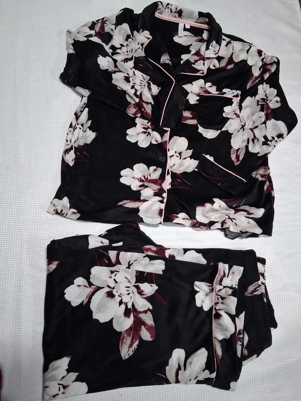 Joyspoon Floral Fleece Pajama Set - Black & White